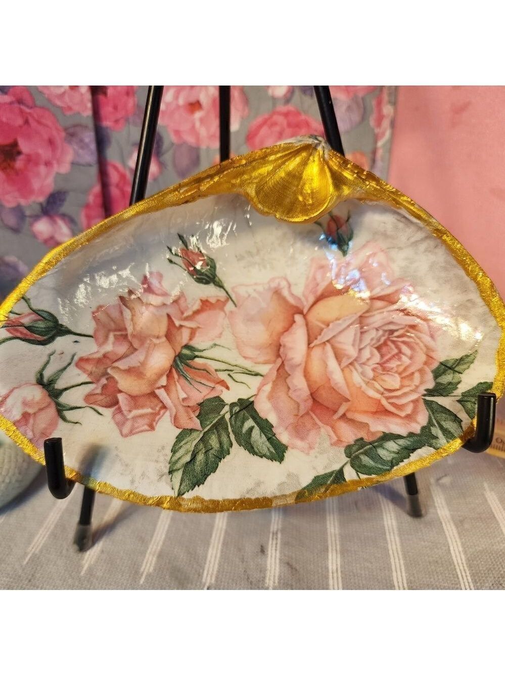 DECOUPAGE CLAM SHELL DECOUPAGE PINK ROSES ON A CLAM SHELL TRINKET DISH